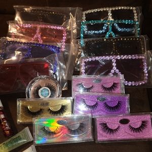 Tshirt, lip gloss, shades, lashes